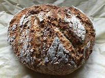 Dinkelvollkornbrot mit Haselnuss