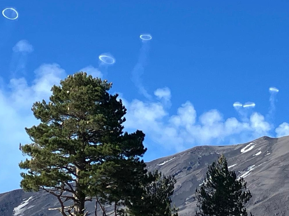 Vortex rings at Etna volcano